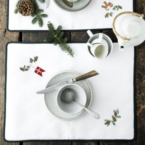 D�kkeserviet med flag