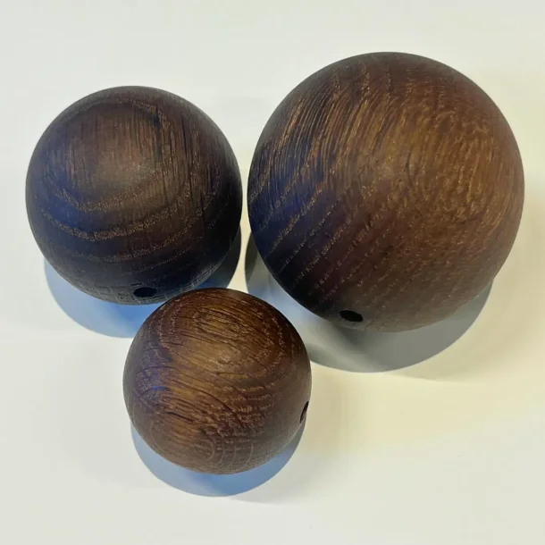 Tr� kugle - r�get eg, dia 4 cm 