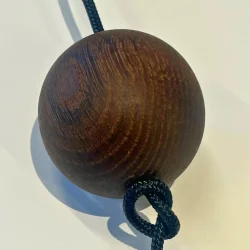 Tr� kugle - r�get eg, dia 4 cm 