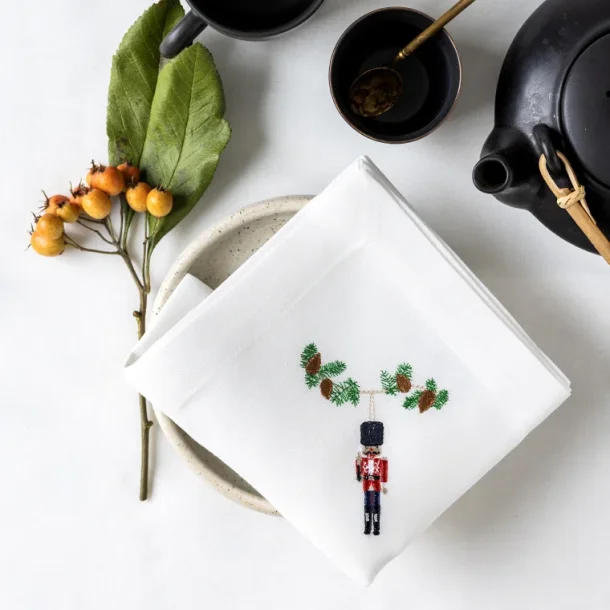 Juleserviet med n�ddekn�kker