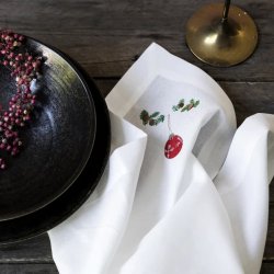 Juleserviet med r�d julekugle 