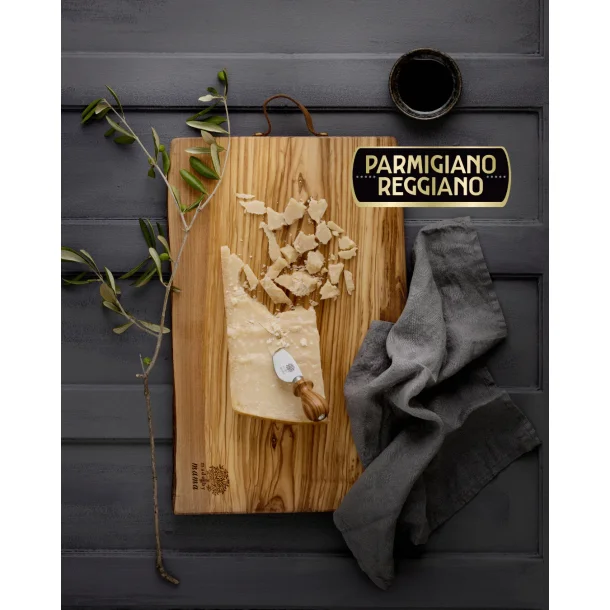 Parmesan 400 g. 23-28 mrdr.