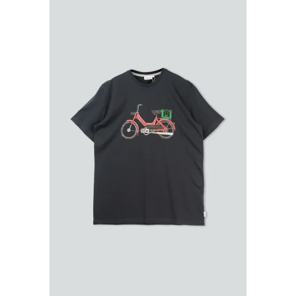 Red maxi t-shirt moonless night