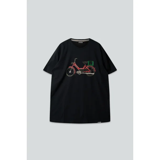 Red maxi t-shirt moonless night